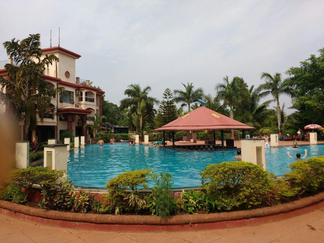 Ocean Waves Sun Baga Hotel Exterior photo