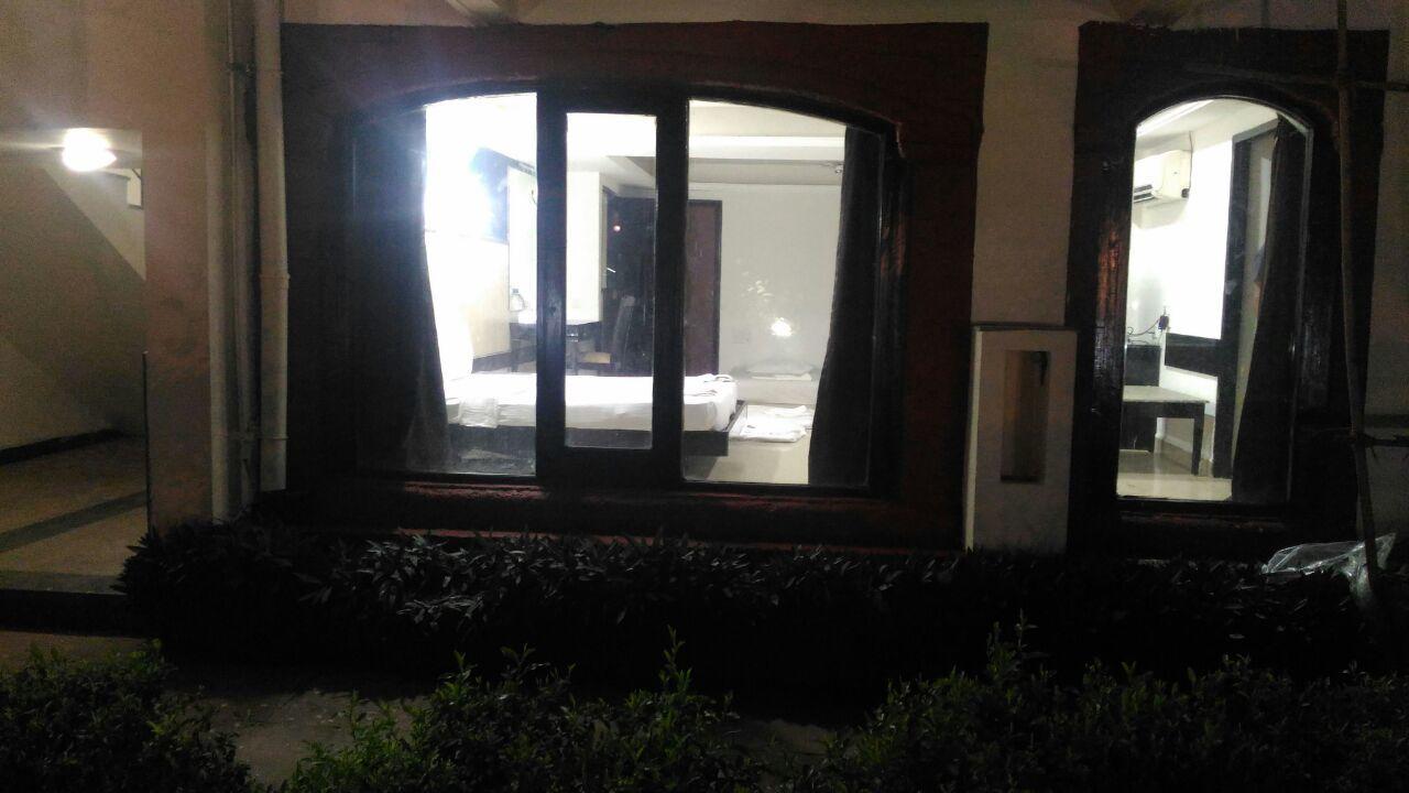 Ocean Waves Sun Baga Hotel Exterior photo